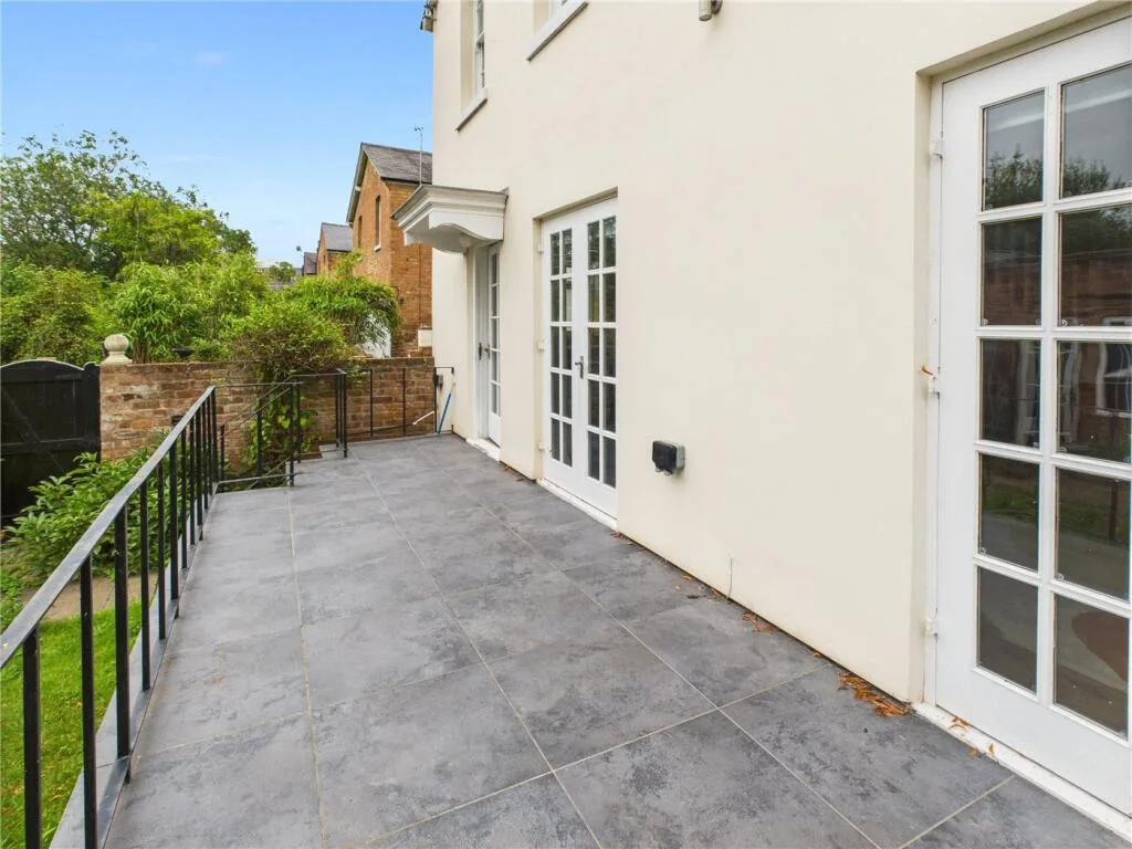 2 bedroom semi-detached house for rent