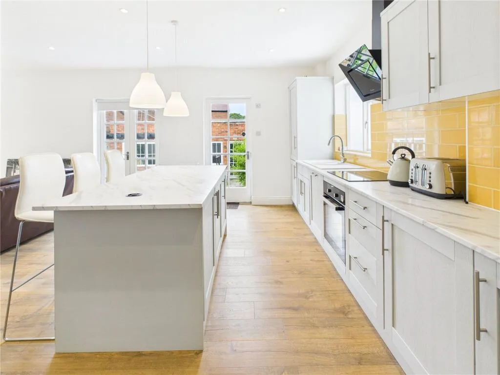 2 bedroom semi-detached house for rent