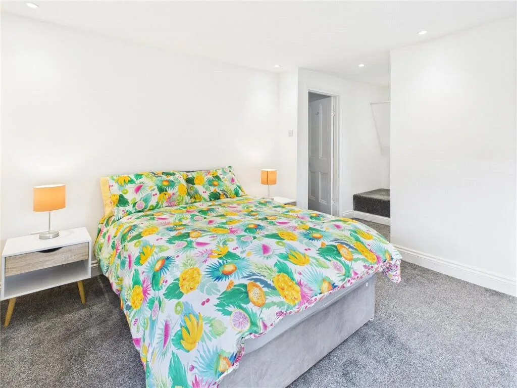 2 bedroom semi-detached house for rent