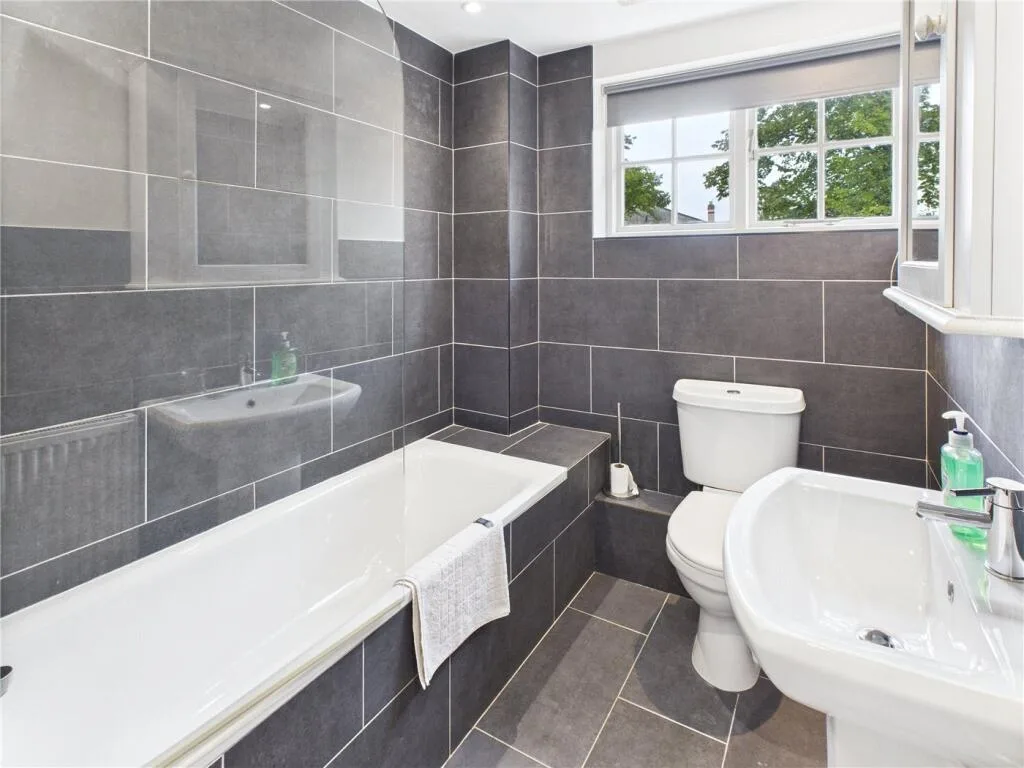 2 bedroom semi-detached house for rent