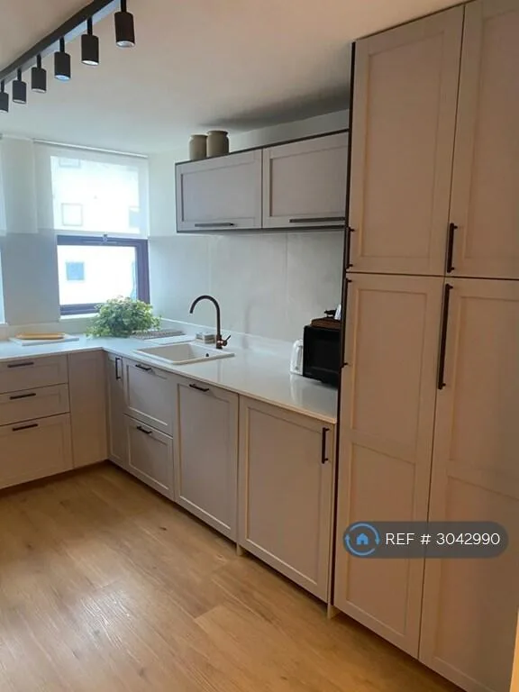 2 bedroom penthouse for rent