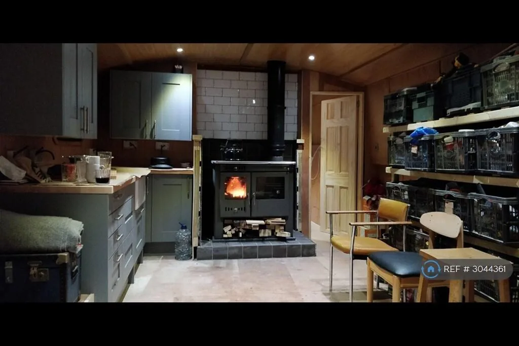 2 bedroom house boat for rent
