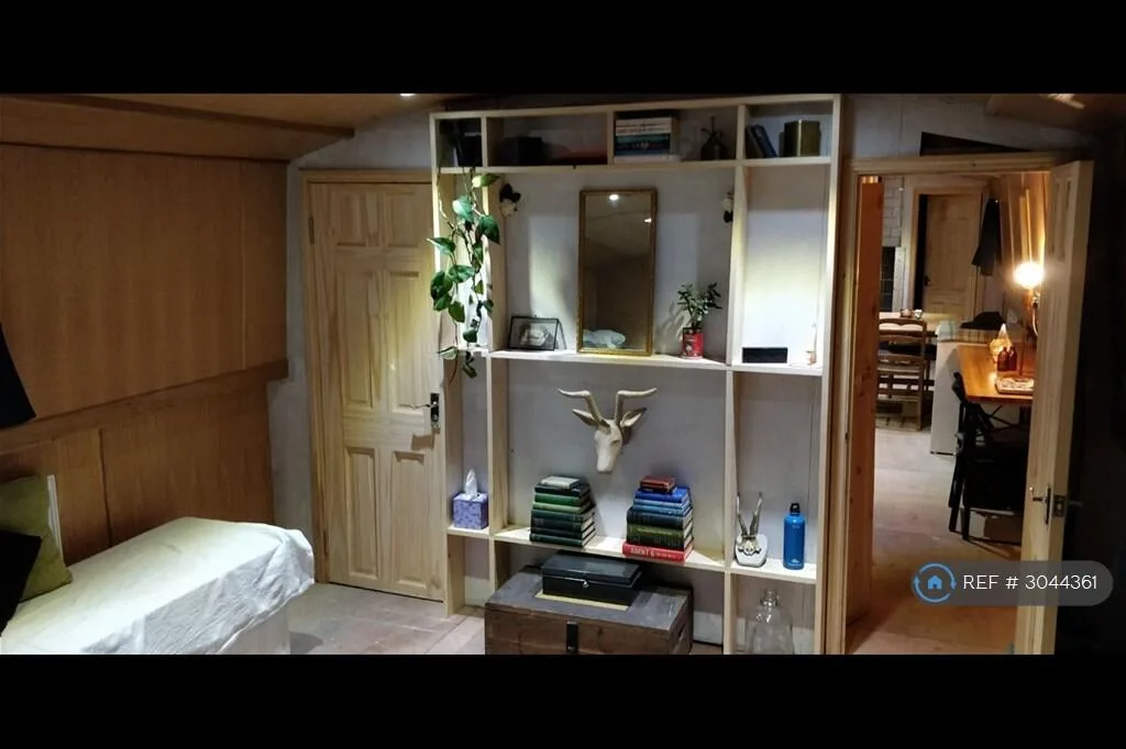 2 bedroom house boat for rent