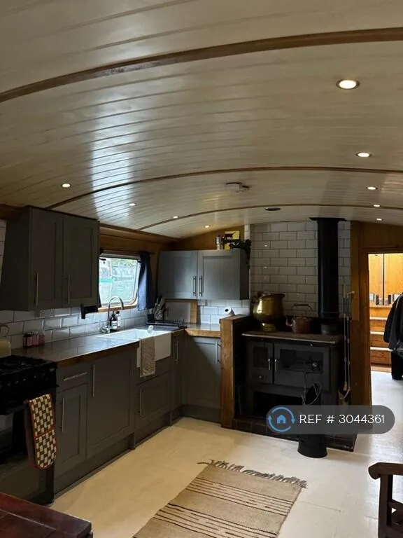 2 bedroom house boat for rent