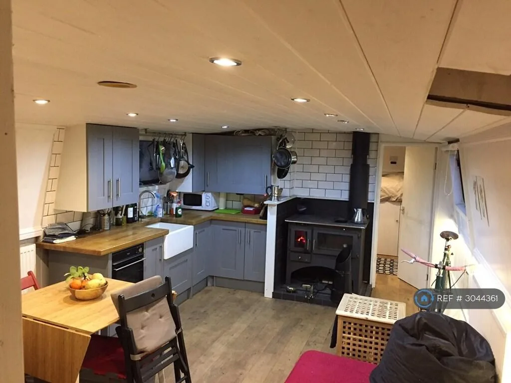 2 bedroom house boat for rent