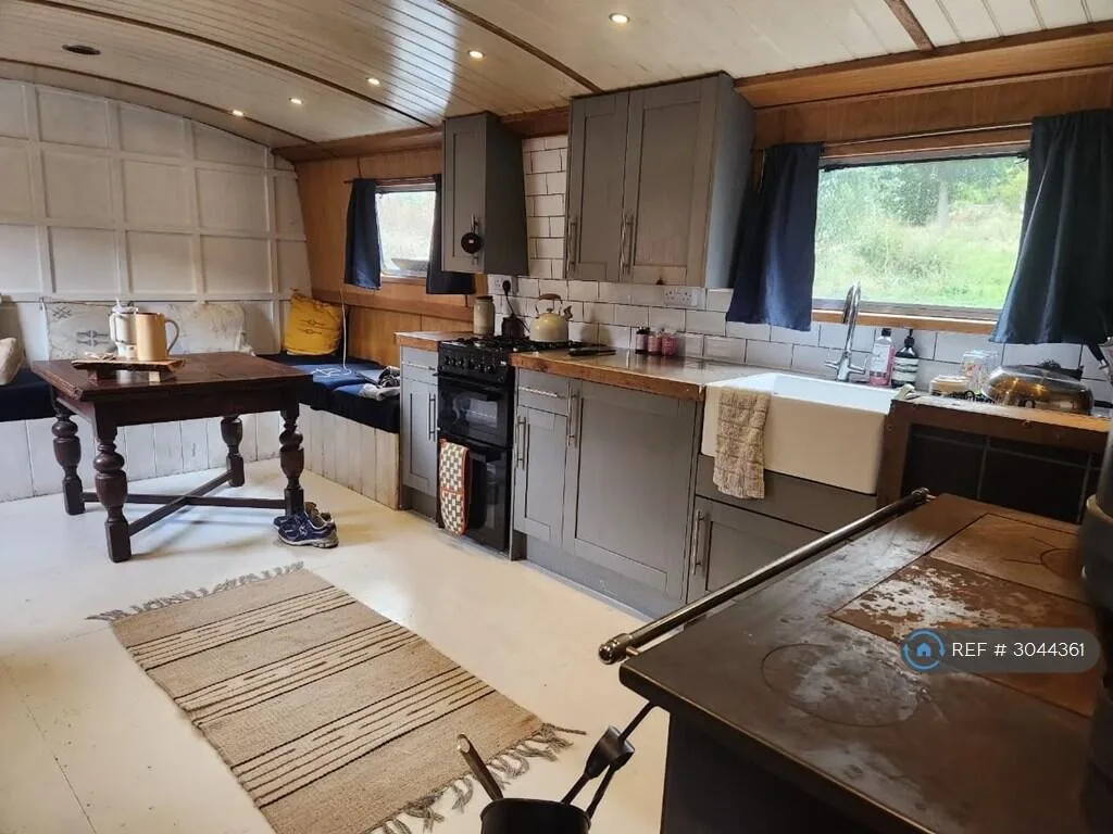 2 bedroom house boat for rent