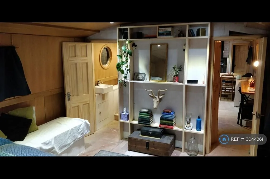 2 bedroom house boat for rent