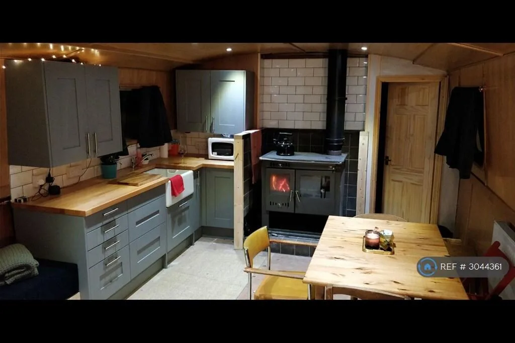 2 bedroom house boat for rent