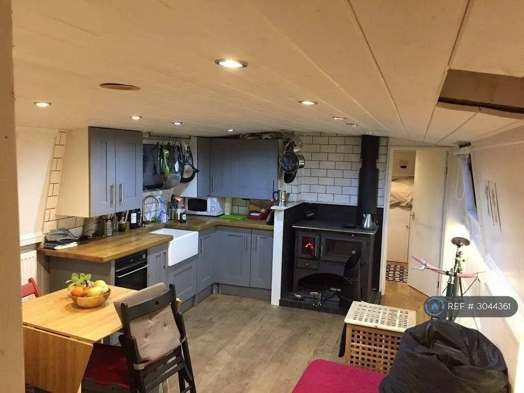 2 bedroom house boat for rent