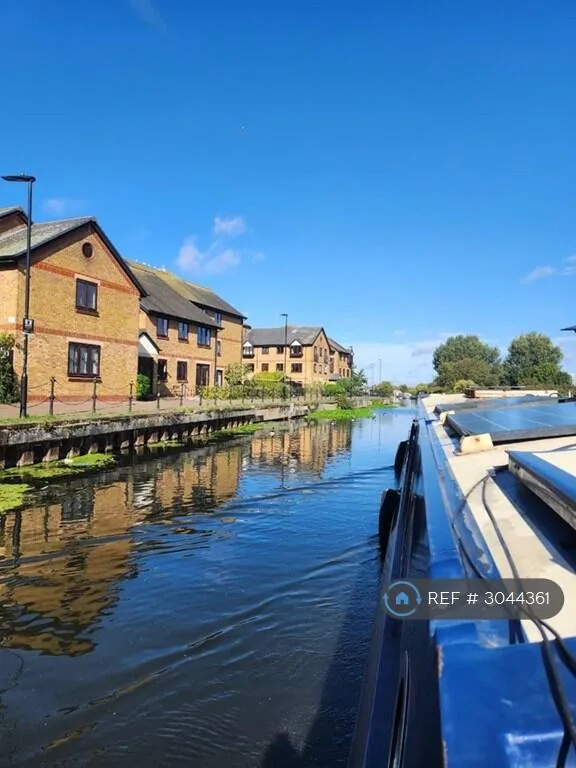 2 bedroom house boat for rent