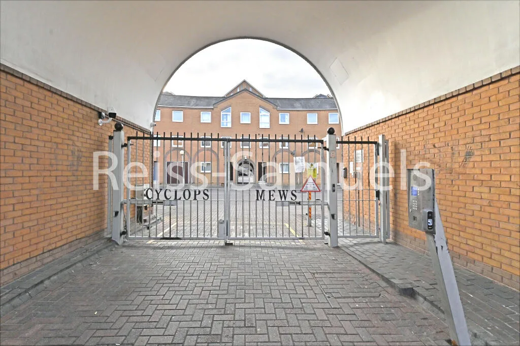 5 bedroom town house for rent