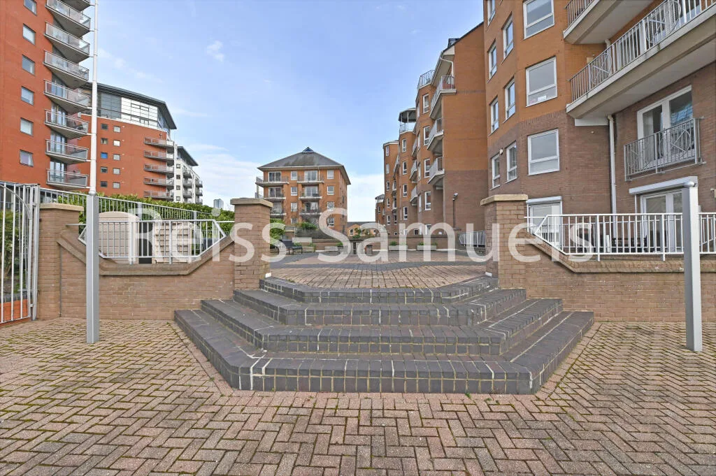 5 bedroom town house for rent