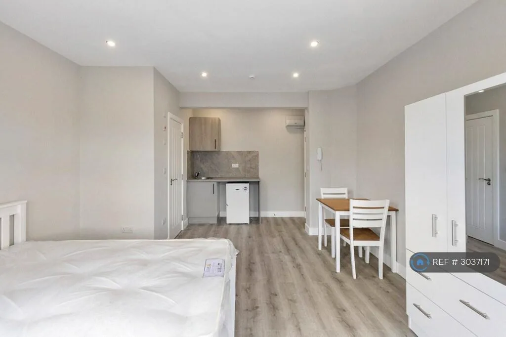 Studio flat for rent