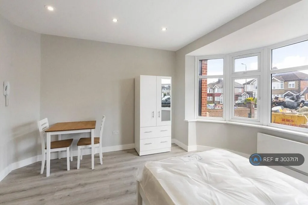 Studio flat for rent