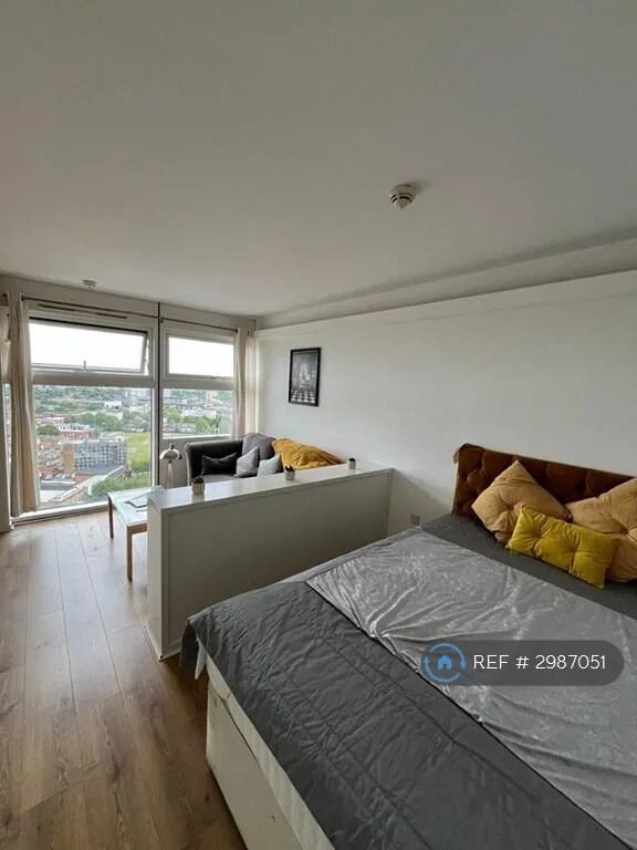 Studio flat for rent