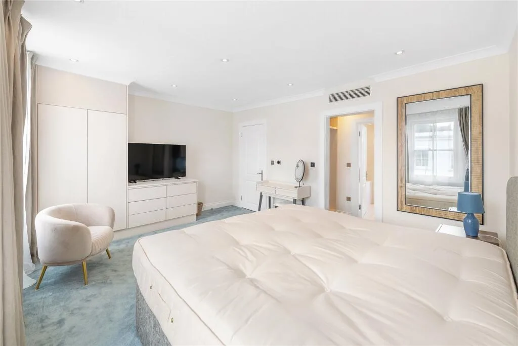 5 bedroom terraced house for rent
