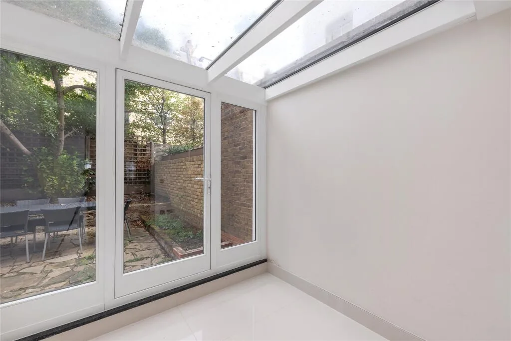 5 bedroom terraced house for rent