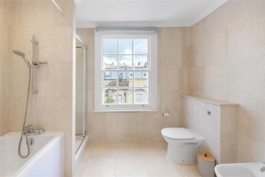 5 bedroom terraced house for rent