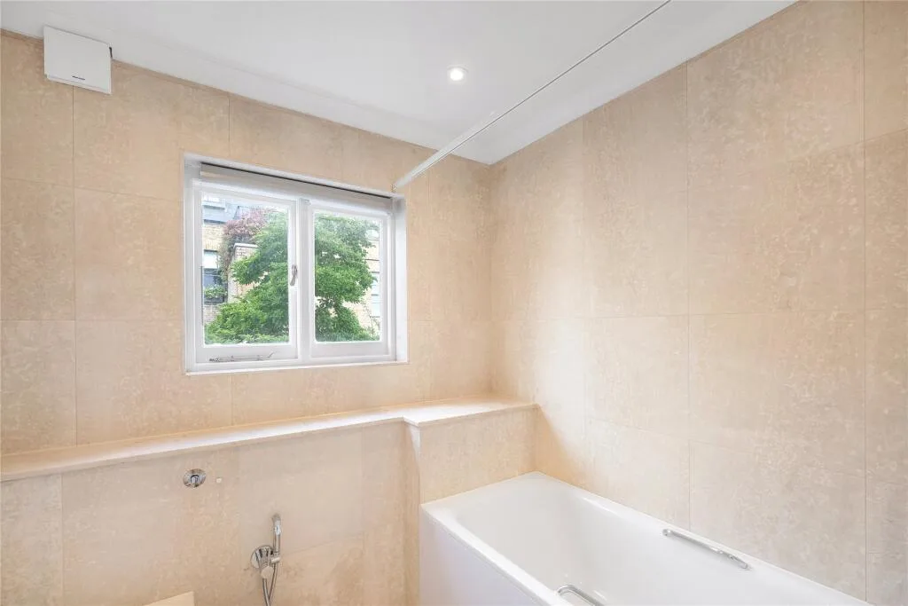 5 bedroom terraced house for rent