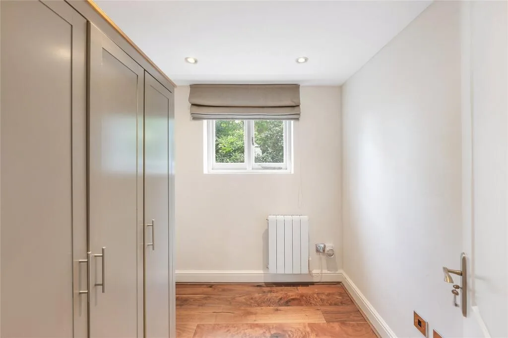 5 bedroom terraced house for rent