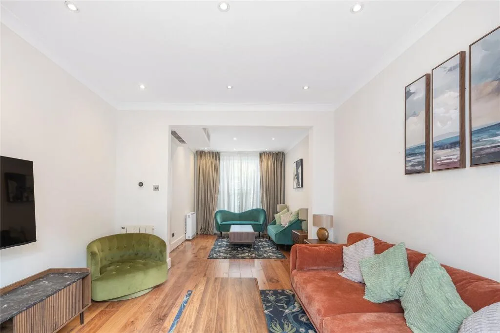 5 bedroom terraced house for rent