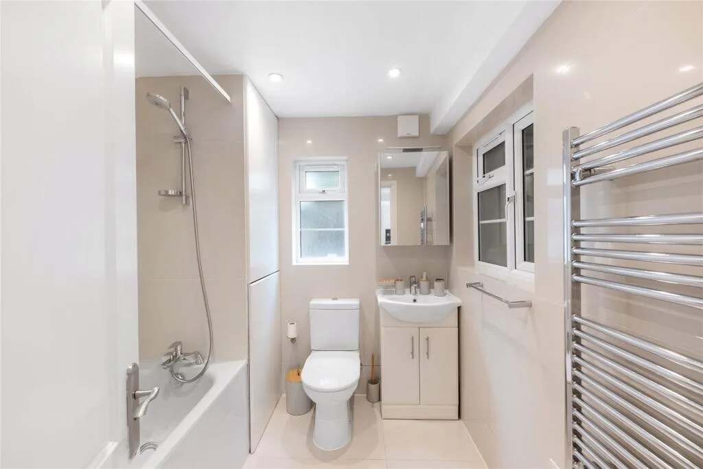 5 bedroom terraced house for rent