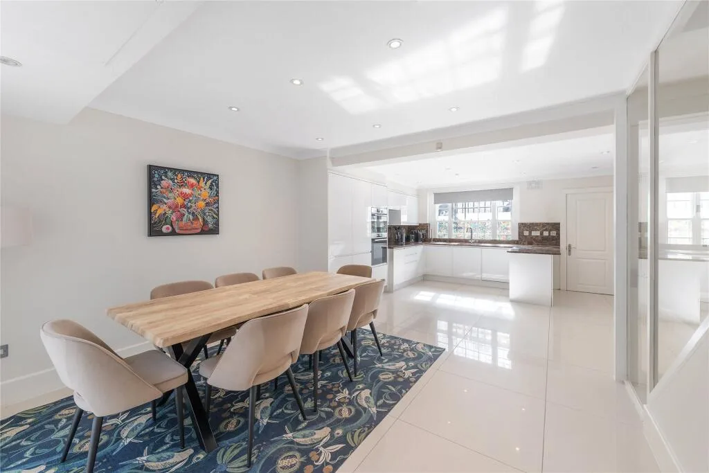 5 bedroom terraced house for rent