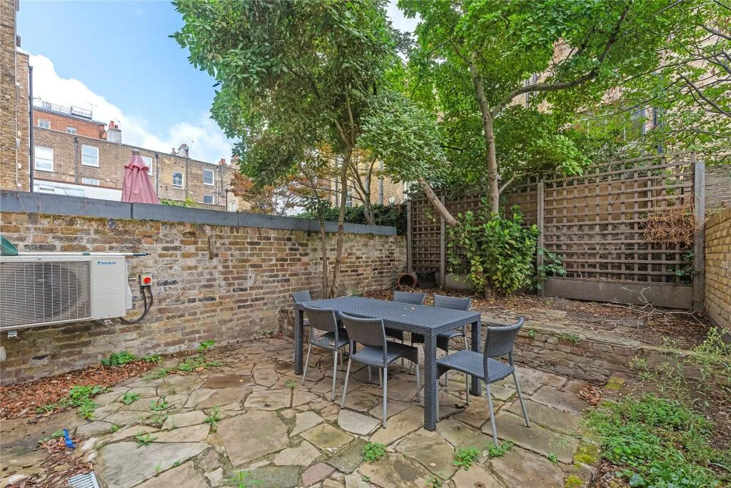 5 bedroom terraced house for rent