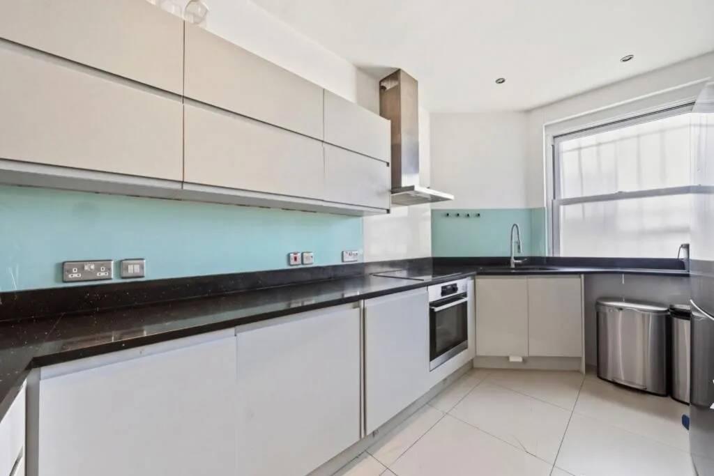 4 bedroom flat for rent