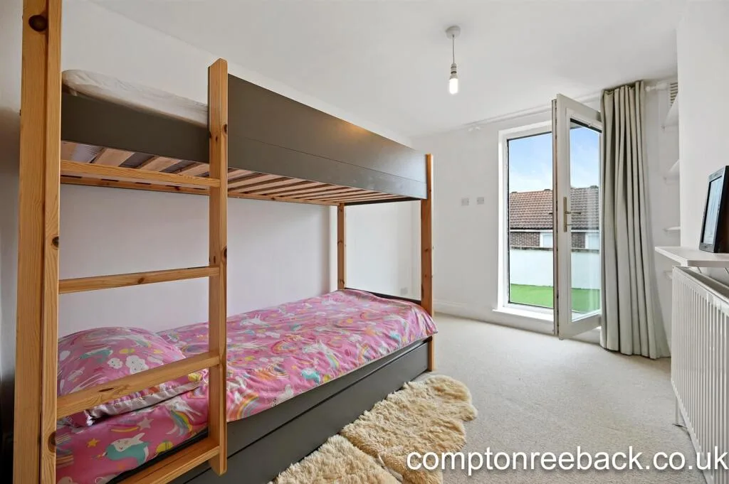 3 bedroom maisonette for rent