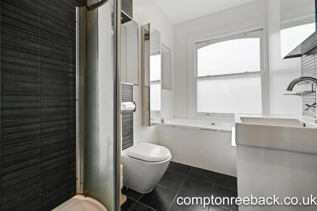 3 bedroom maisonette for rent