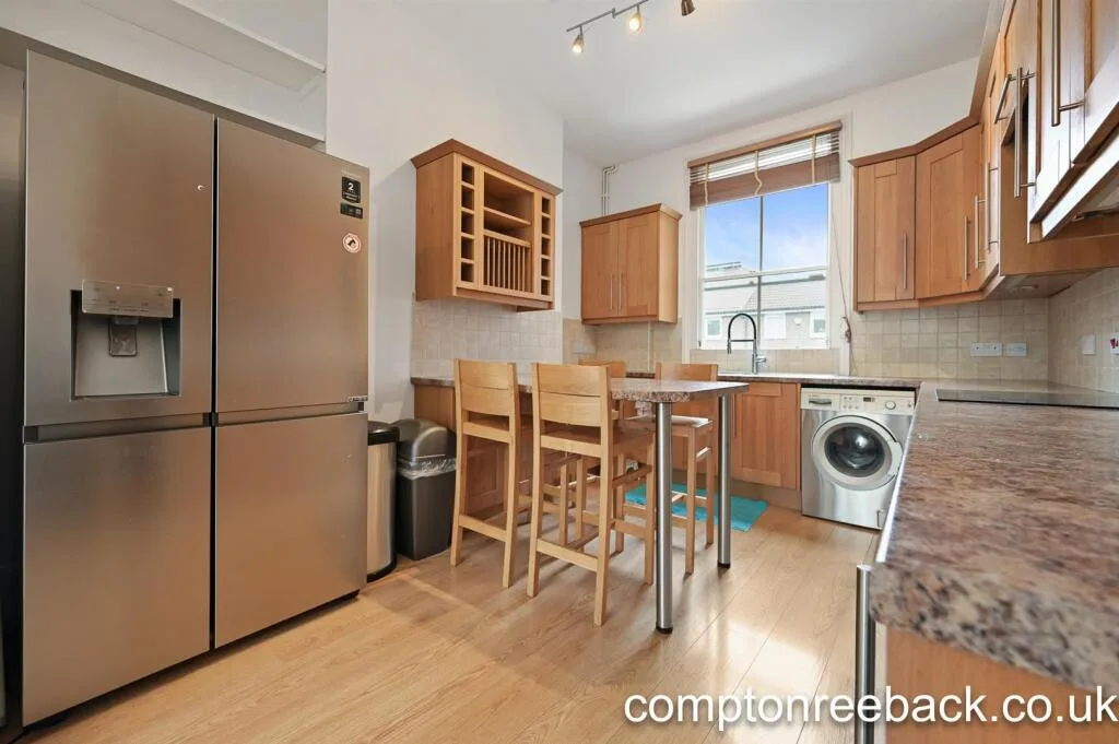 3 bedroom maisonette for rent