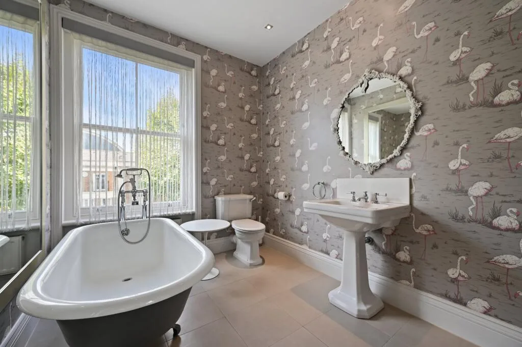 5 bedroom terraced house for rent