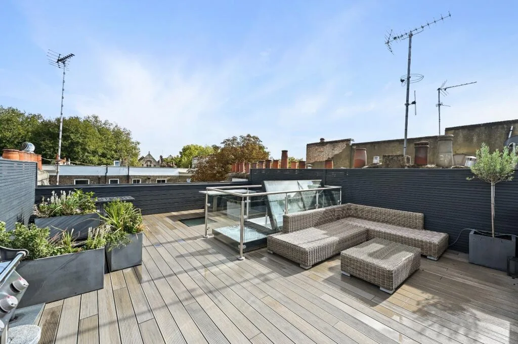 5 bedroom terraced house for rent