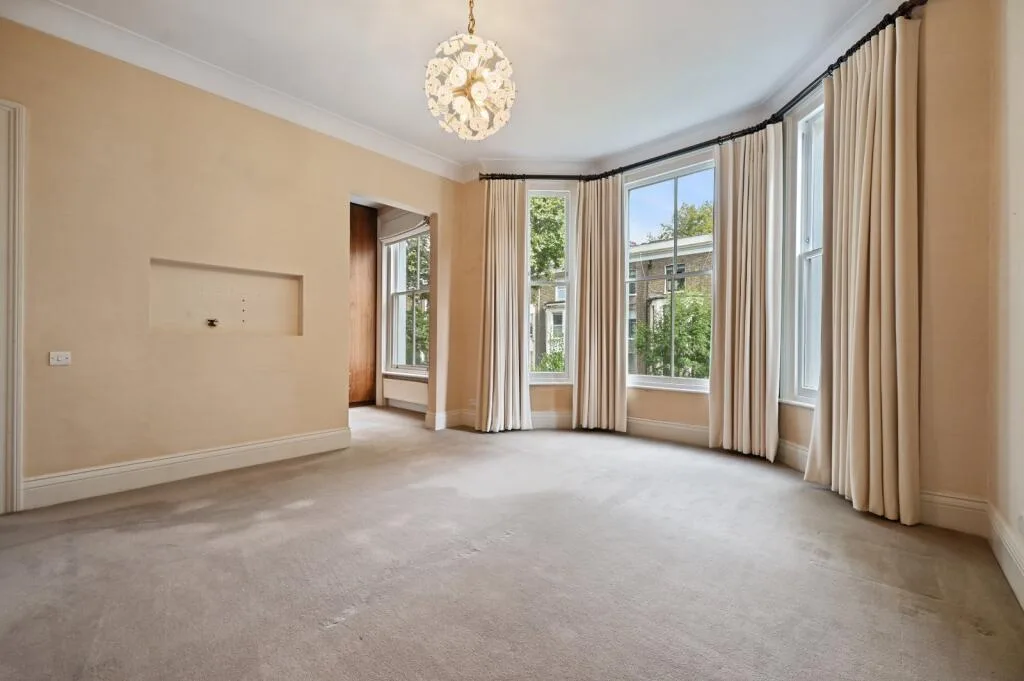 5 bedroom terraced house for rent