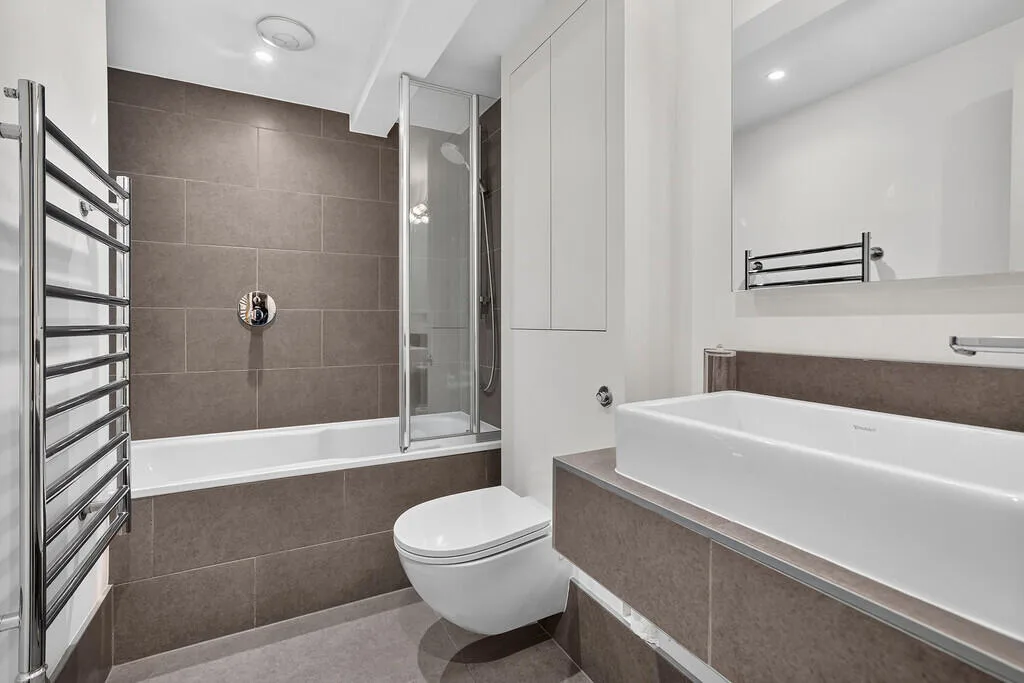 5 bedroom terraced house for rent