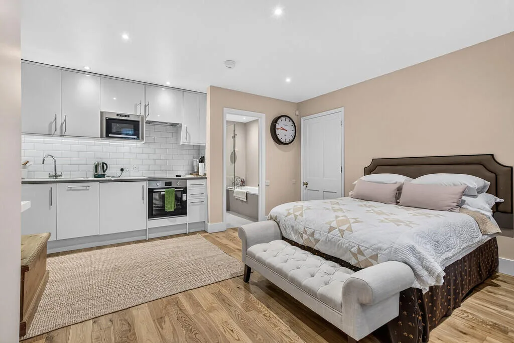 5 bedroom terraced house for rent