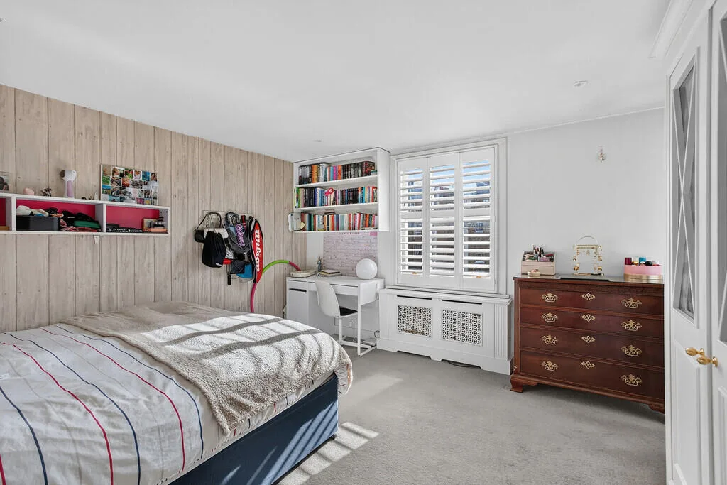 5 bedroom terraced house for rent