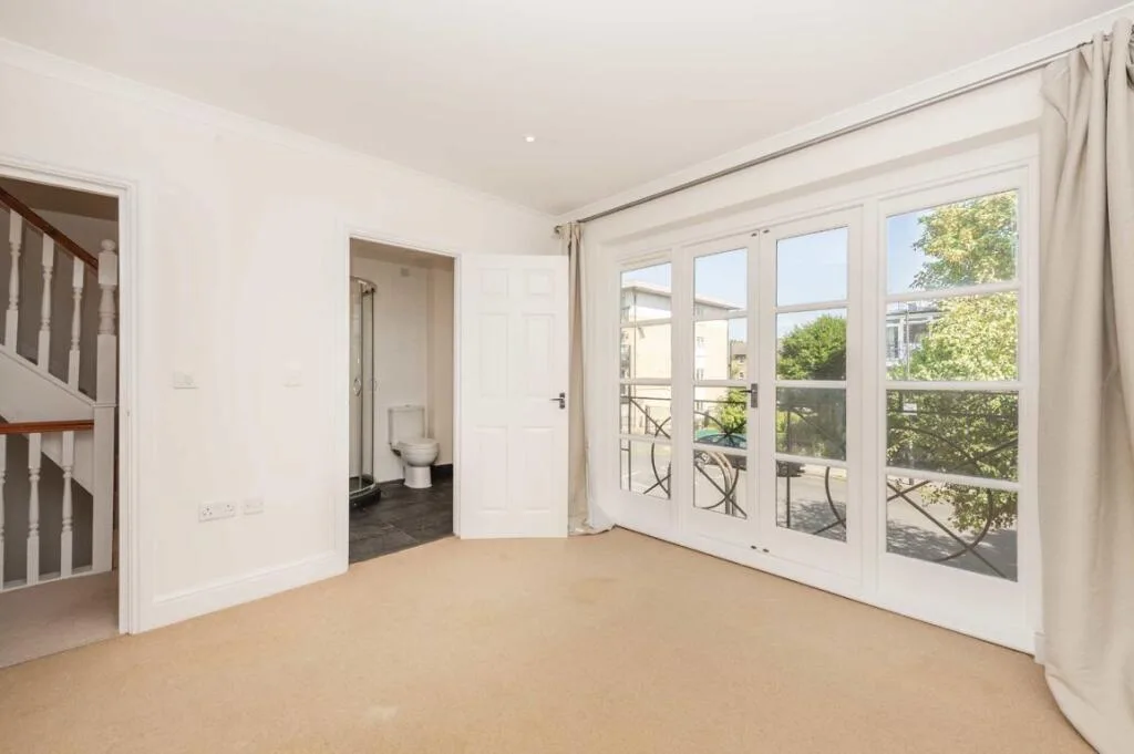 3 bedroom semi-detached house for rent