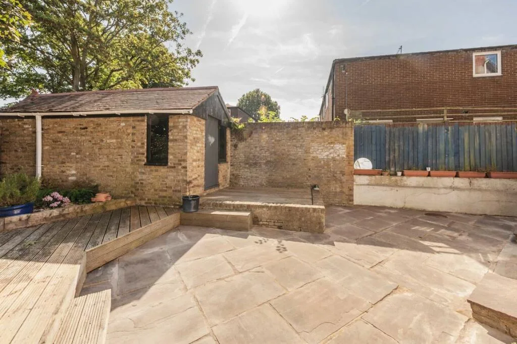 3 bedroom semi-detached house for rent