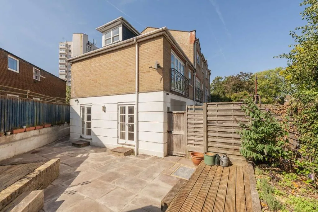 3 bedroom semi-detached house for rent