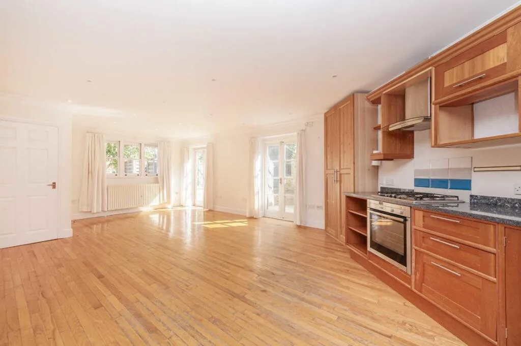 3 bedroom semi-detached house for rent