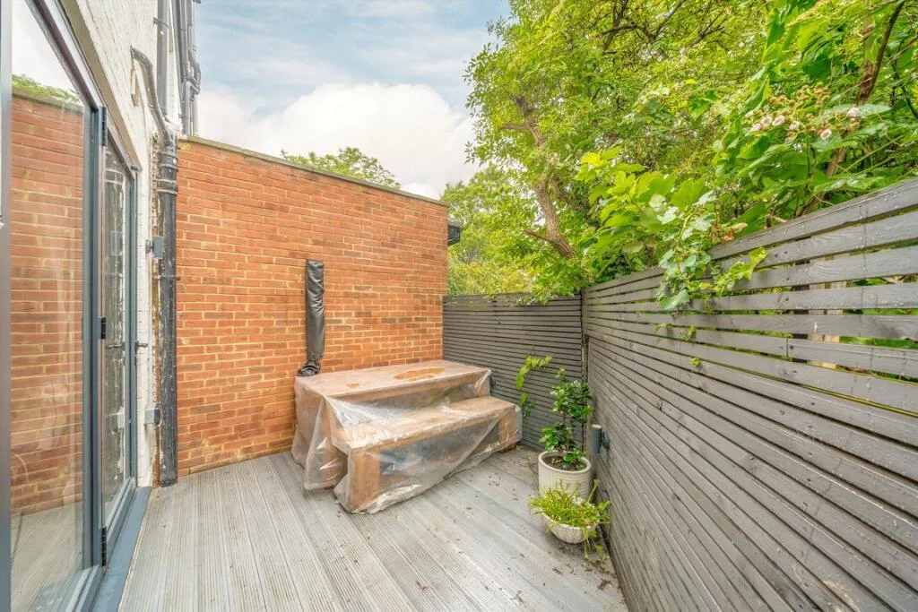 1 bedroom maisonette for rent