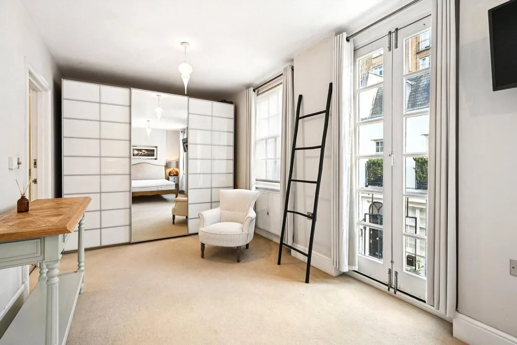 3 bedroom mews property for rent