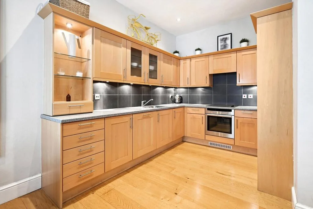 3 bedroom mews property for rent