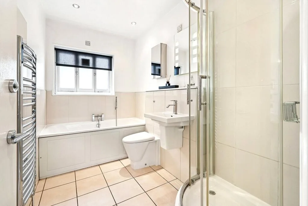 3 bedroom mews property for rent