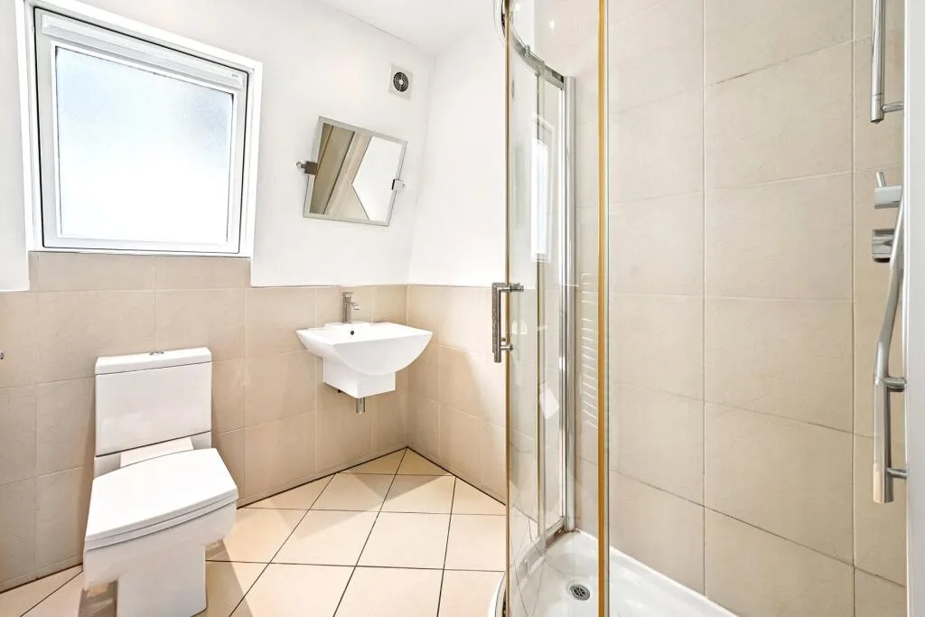 3 bedroom mews property for rent