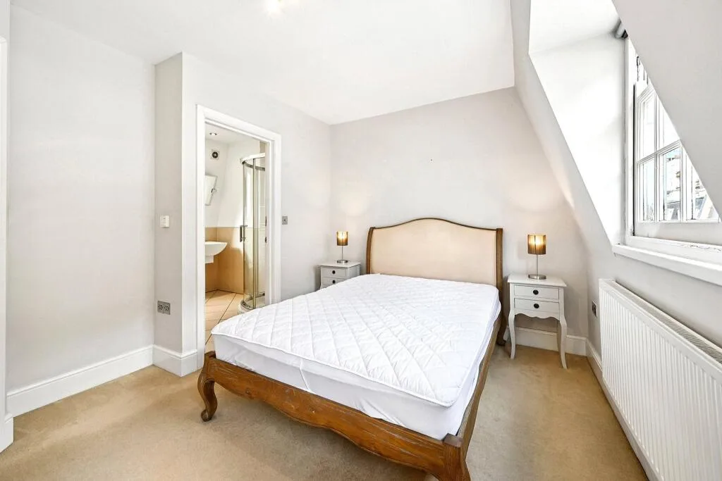3 bedroom mews property for rent