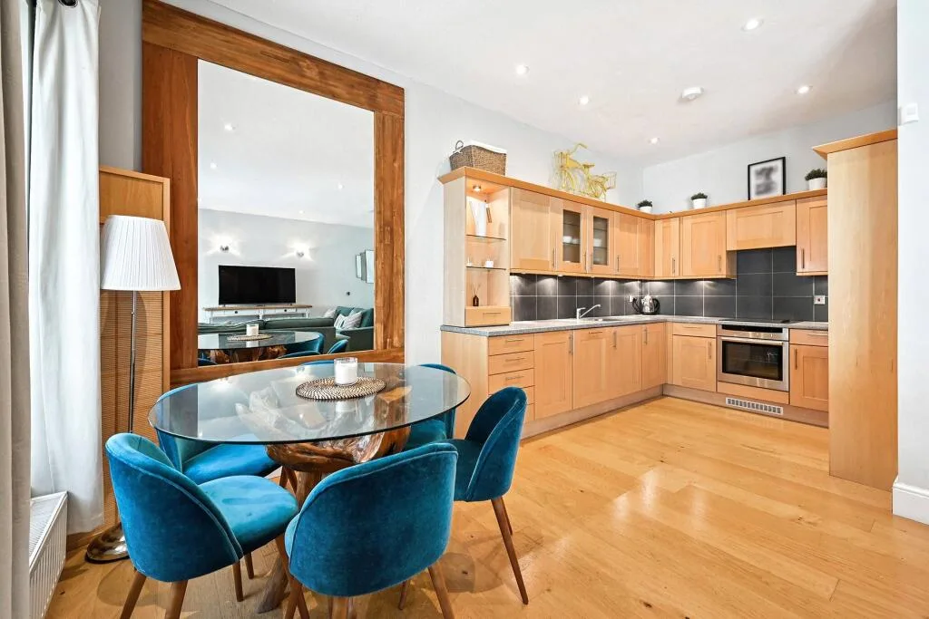 3 bedroom mews property for rent