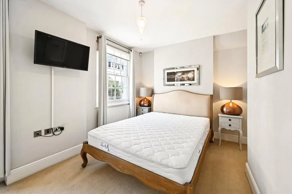 3 bedroom mews property for rent